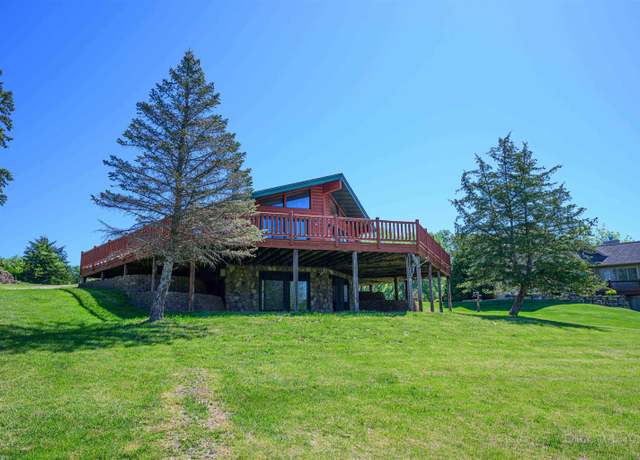 Property at 9 Oakmont Ct, Galena, IL 61036, 4 beds, 2 baths