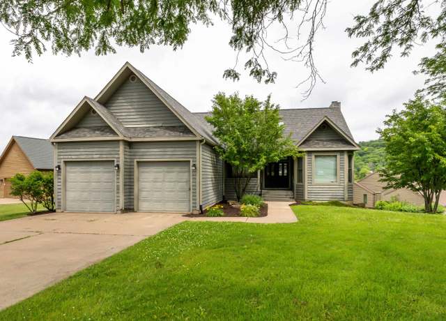 Property at 5 Glen Eagle Dr, Galena, IL 61036, 4 beds, 4 baths