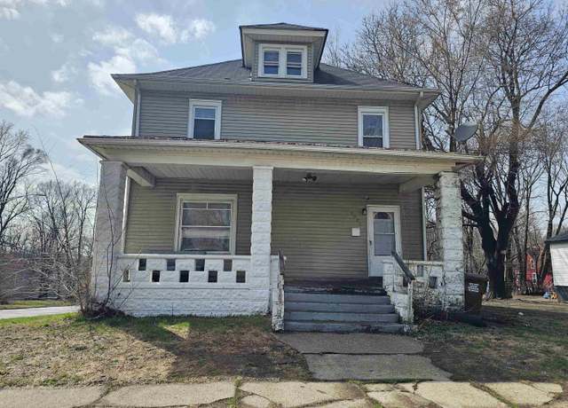 Property at 1004 N Winnebago St St, Rockford, IL 61103, 4 beds, 1.5 baths