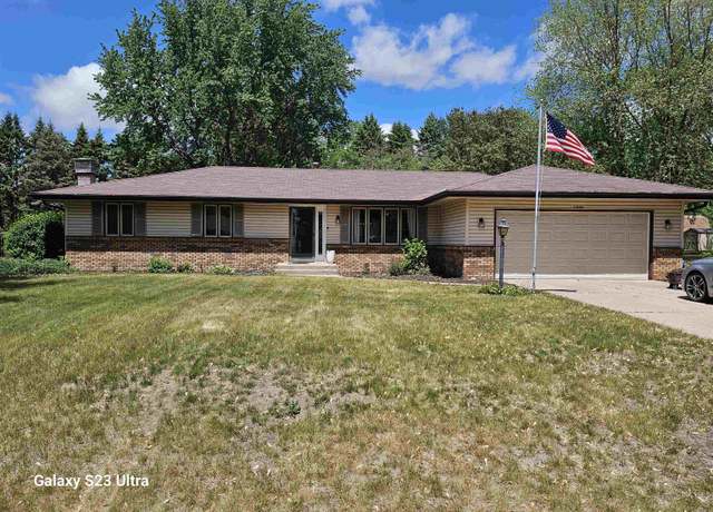 Property at 11954 Tresemer Rd, Roscoe, IL 61073, 3 beds, 3 baths