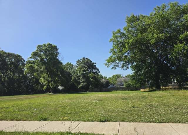 Property at 1128 Blaisdell St, Rockford, IL 61101