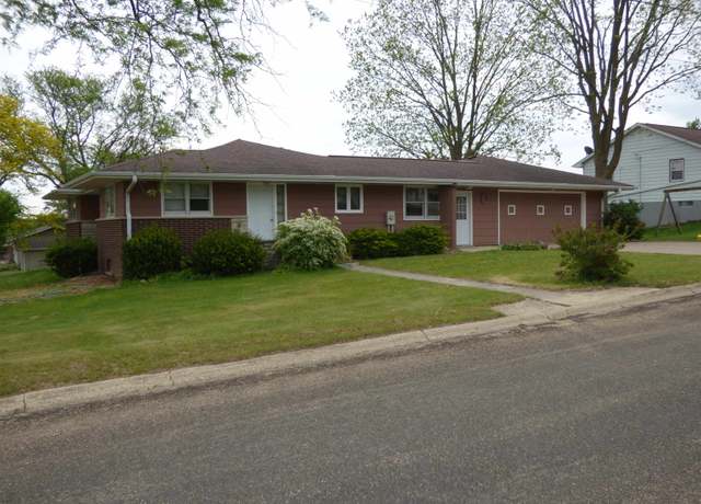 Property at 407 S Ward St, Stockton, IL 61085, 3 beds, 2.5 baths