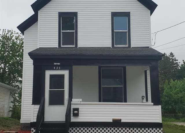 Property at 435 N Apple Ave, Freeport, IL 61032, 4 beds, 1.5 baths