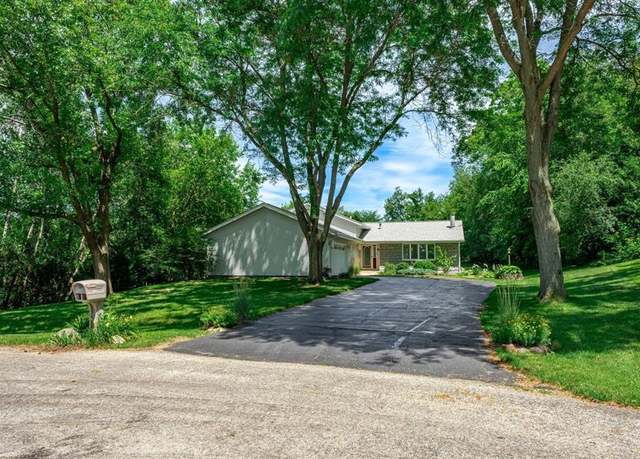 Property at 12855 Shawnee Crest Crst, Roscoe, IL 61073, 4 beds, 2.5 baths