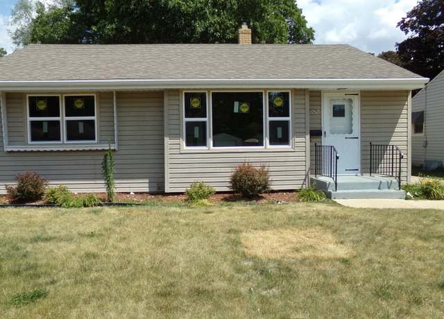 Property at 2123 Glenwood Ave, Rockford, IL 61103, 3 beds, 1 bath