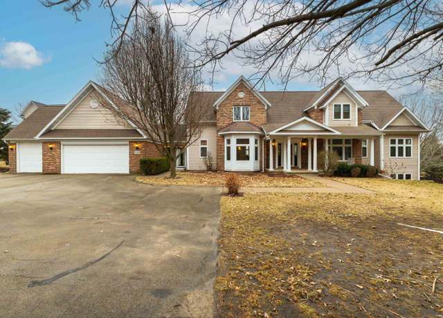 Property at 11325 E Golf View Dr, Galena, IL 61036, 5 beds, 4.5 baths
