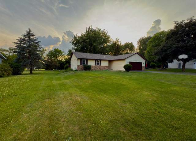Property at 5827 Moosehorn Ln, Rockford, IL 61109, 3 beds, 2 baths