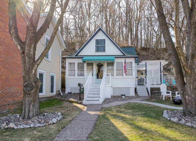 Property at 512 Dewey Ave, Galena, IL 61036, 1 bed, 1 bath