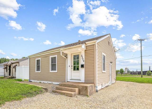Property at 2228 Magnolia St, Rockford, IL 61104, 2 beds, 1 bath