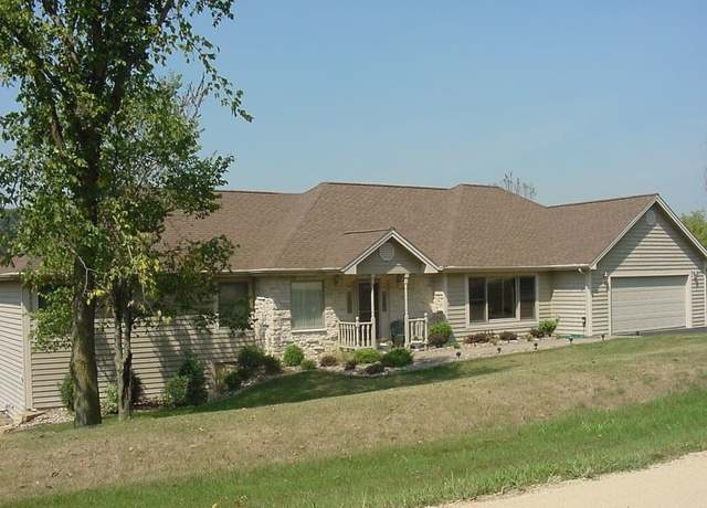 Property at 448 Territory Dr, Galena, IL 61036, 5 beds, 4.5 baths