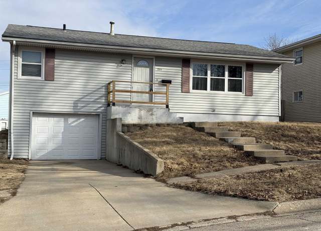 Property at 225 N Bellaire Street St, Freeport, IL 61032, 3 beds, 1 bath