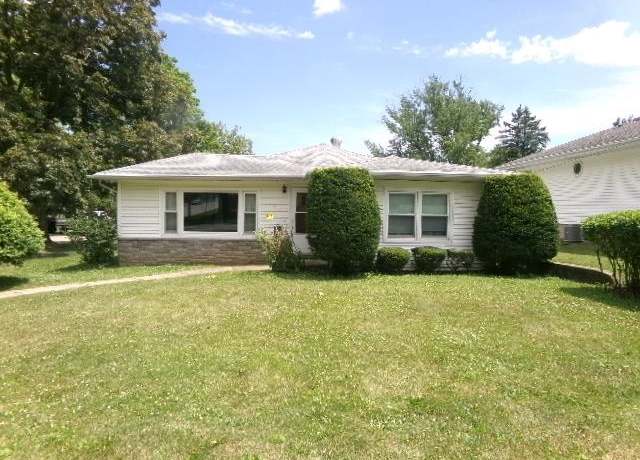 Property at 905 S Mckinley Ave, Freeport, IL 61032, 3 beds, 1 bath