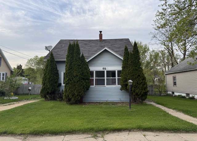 Property at 820 E Shawnee St, Freeport, IL 61032, 3 beds, 1 bath
