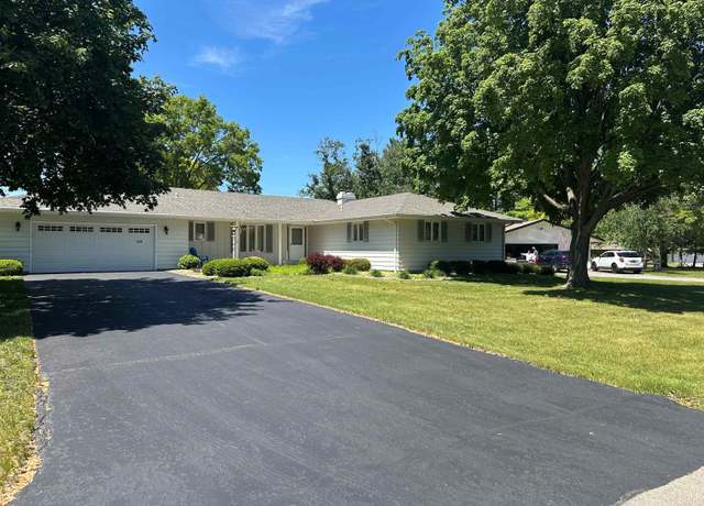 Property at 130 Dewey Rd, Rockton, IL 61072, 4 beds, 2.5 baths