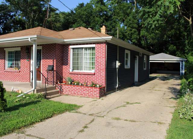 Property at 511 Royal Ave, Rockford, IL 61101, 3 beds, 2 baths