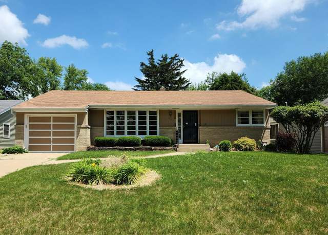 Property at 716 Parkside Dr, Rockford, IL 61108, 3 beds, 1.5 baths