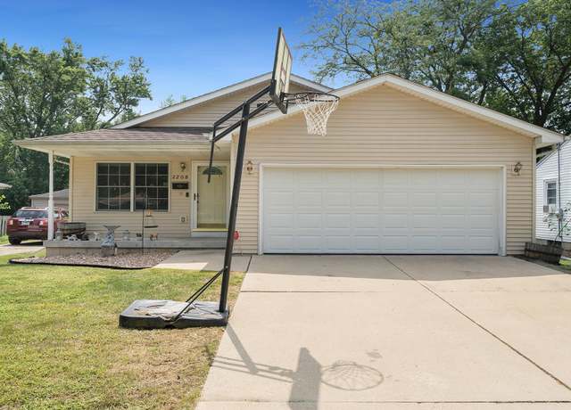 Property at 2208 Midway Dr, Rockford, IL 61103, 4 beds, 2 baths