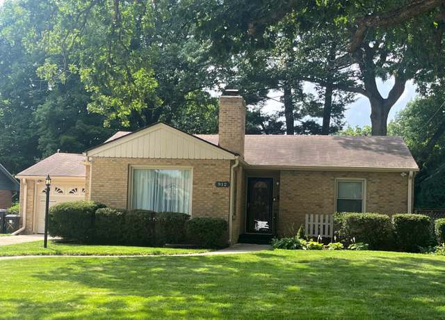 Property at 912 Parkwood Ave, Rockford, IL 61107, 2 beds, 2 baths