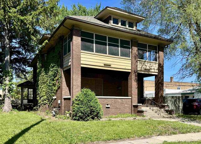Property at 1515 10th St, Rockford, IL 61104, 5 beds, 2 baths