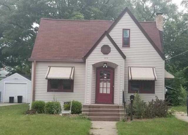 Property at 1909 Price St, Rockford, IL 61103, 3 beds, 1 bath