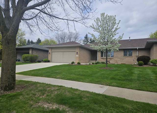 Property at 1150 Fox Chase Ln, Rockford, IL 61107, 2 beds, 3 baths