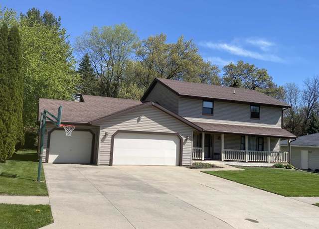 Property at 2214 Farmdale Ln, Freeport, IL 61032, 4 beds, 2.5 baths