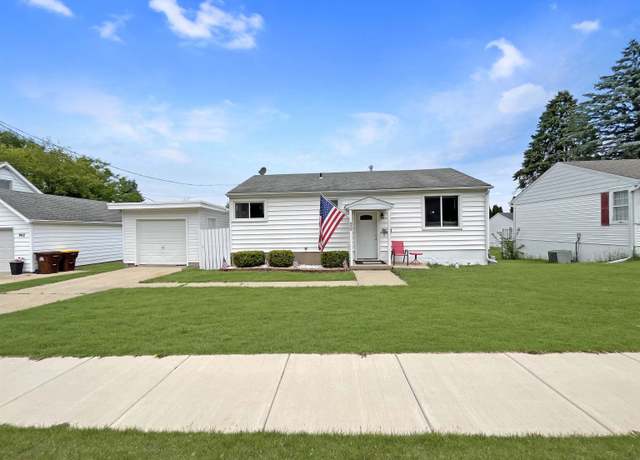 Property at 858 W Cleveland St, Freeport, IL 61032, 3 beds, 1.5 baths