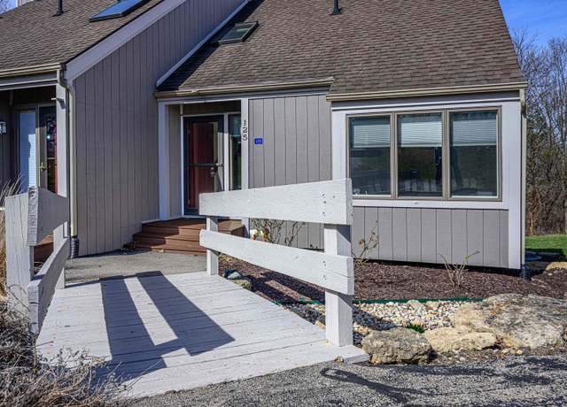 Property at 125 Plum Cove Dr, Galena, IL 61036, 3 beds, 3 baths