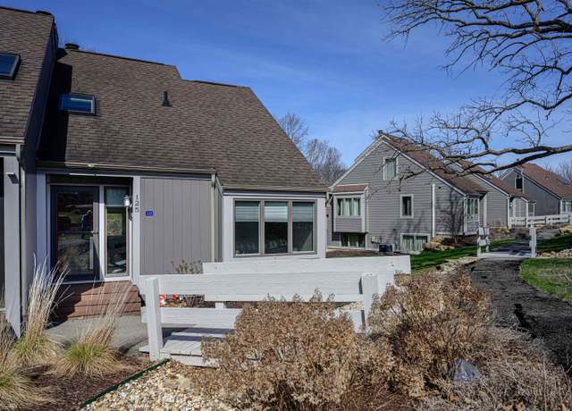Property at 125 Plum Cove Dr, Galena, IL 61036, 3 beds, 3 baths