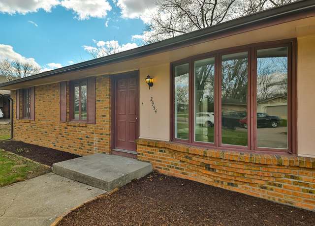 Property at 2954 Southbridge Rd, Rockford, IL 61114, 3 beds, 1.5 baths
