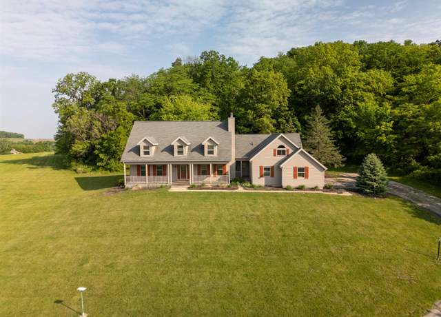 Property at 10 Saddleback Rd, Galena, IL 61036, 4 beds, 4.5 baths