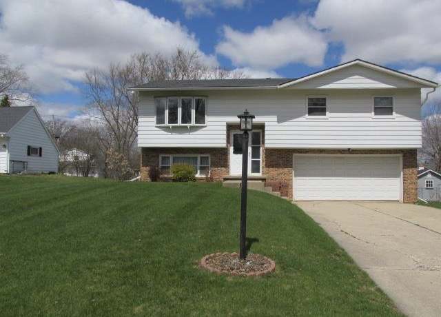Property at 1932 Middlebury Rd, Freeport, IL 61032, 3 beds, 1.5 baths