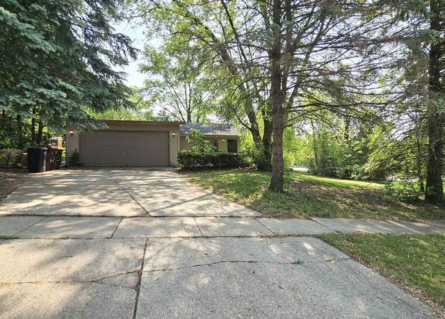 Property at 4111 Woodlake Ct Ct, Loves Park, IL 61111, 3 beds, 2 baths