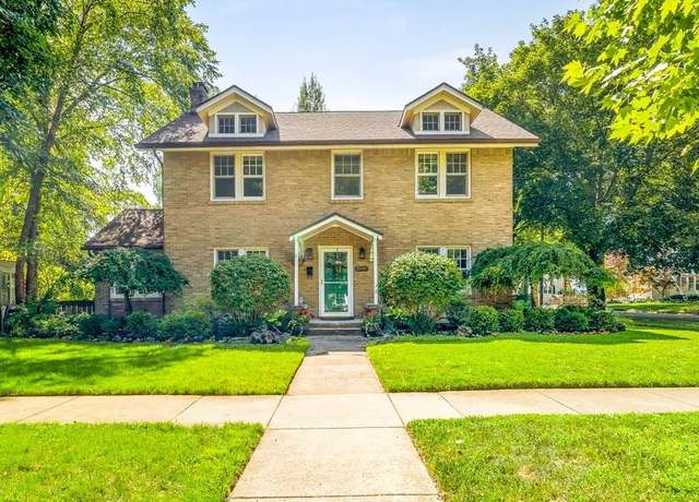 Property at 2040 Clinton St, Rockford, IL 61103, 3 beds, 1.5 baths