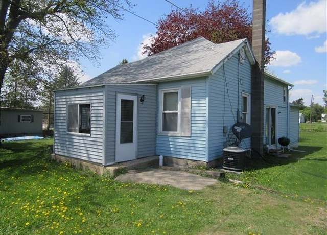 Property at 606 E Washington St, Warren, IL 61087, 3 beds, 1 bath
