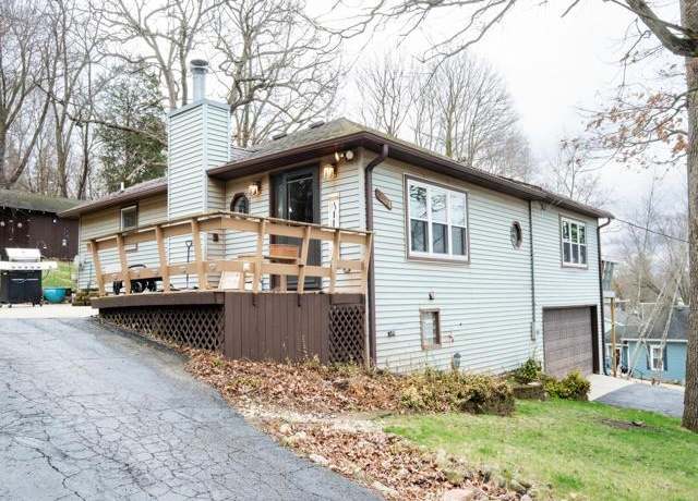 Property at N6528 Anderson Dr, Delavan, WI 53115, 3 beds, 2 baths