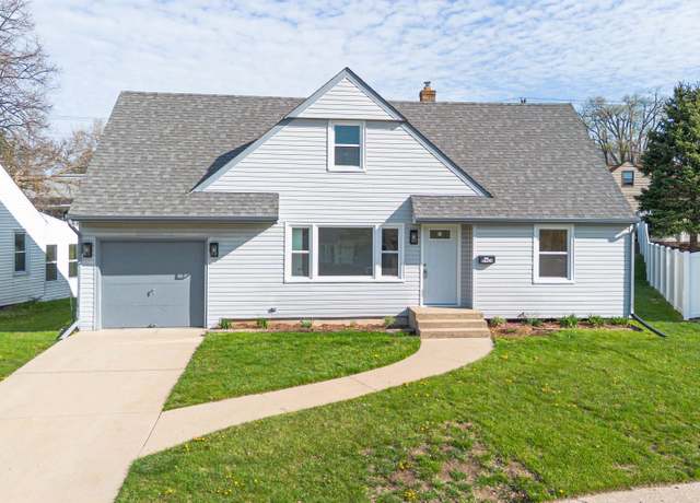 Property at 2926 19th Ave, Rockford, IL 61108, 5 beds, 1 bath