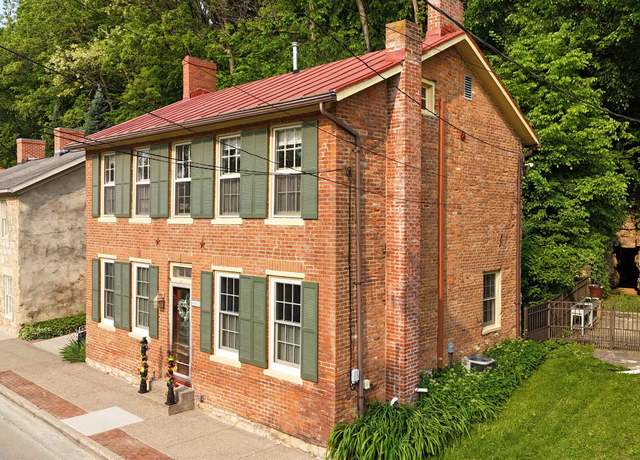 Property at 462 Dewey Ave, Galena, IL 61036, 2 beds, 1.5 baths