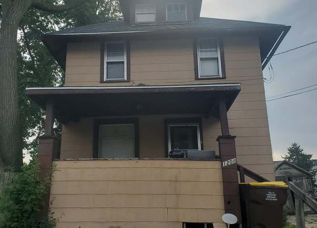 Property at 1208 S Fruit Ave, Freeport, IL 61032, 2 beds, 1 bath