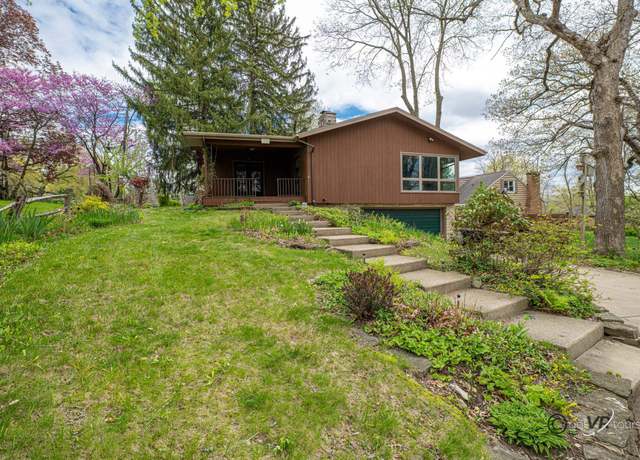 Property at 1771 S Demeter Dr, Freeport, IL 61032, 3 beds, 2.5 baths