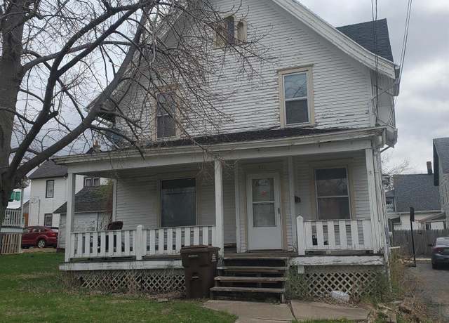 Property at 711 S West Ave, Freeport, IL 61032, 4 beds, 1.5 baths
