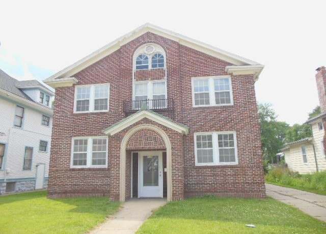 Property at 1124 N Main St, Rockford, IL 61103, 4 beds, 4 baths
