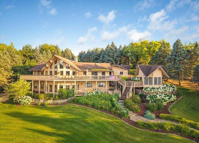 Property at 21-43 Marina Ct, Lanark, IL 61046, 4 beds, 3.5 baths