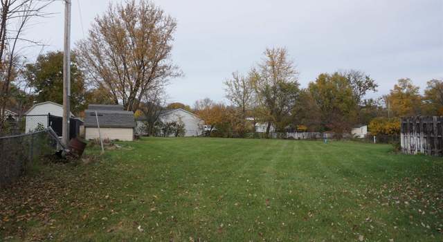Photo of 1943 Manor Dr, South Beloit, IL 61080