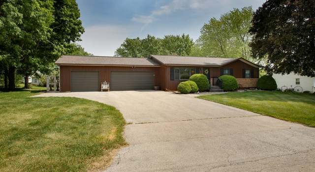 Photo of 106 E Lincoln St, Lena, IL 61048