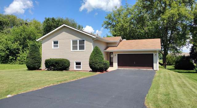 Photo of 107 SE Cornwall Cir, Poplar Grove, IL 61065
