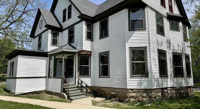 Photo of 541 Woodlawn Ave, Rockford, IL 61103