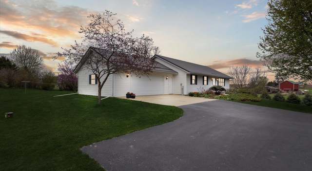 Photo of 7416 Walnut Grove Dr, Rock City, IL 61070
