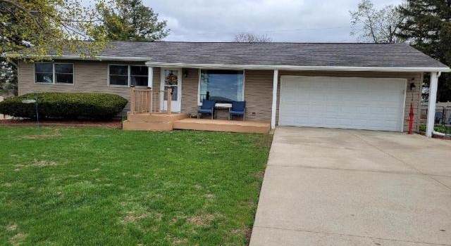 Photo of 3397 Hilldale Dr, Freeport, IL 61032