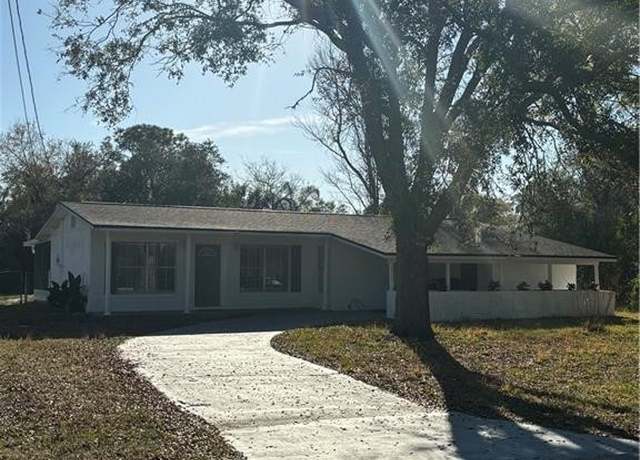 Property at 1619 Chatsworth St, Lake Placid, FL 33852, 3 beds, 2 baths